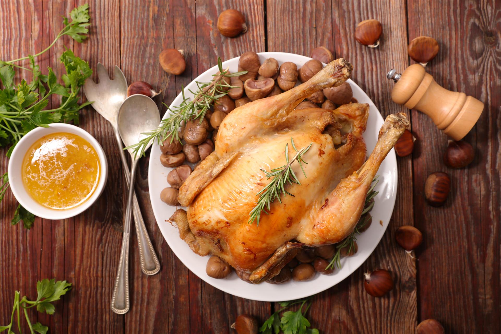 Poulet fermier rôti aux marrons et champignons