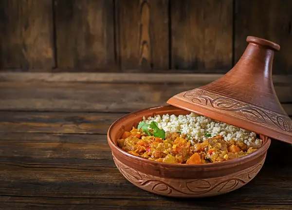 Tajine d'agneau aux abricots secs et amandes